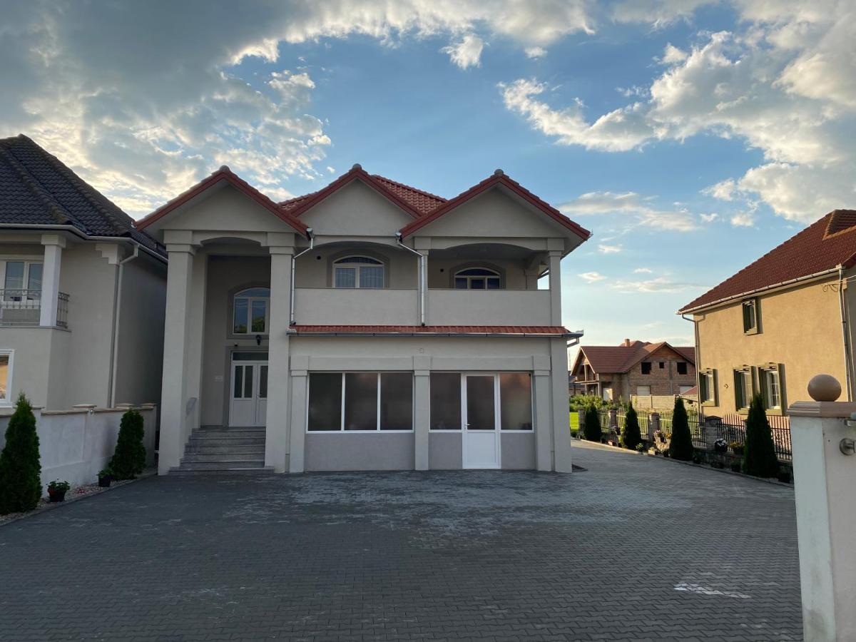 Absolut Residence Hateg Luaran gambar